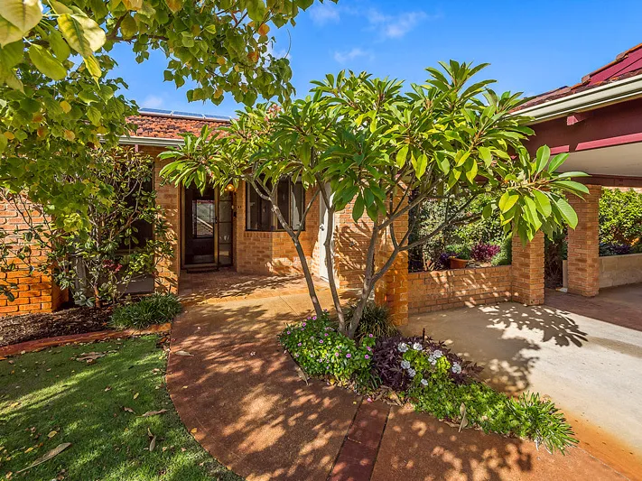 This well presented villa is located in a great position and ticks all the right boxes