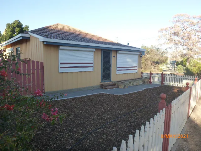 Beautifully presented 3 bedroom home close to Schools and Lake Bonney