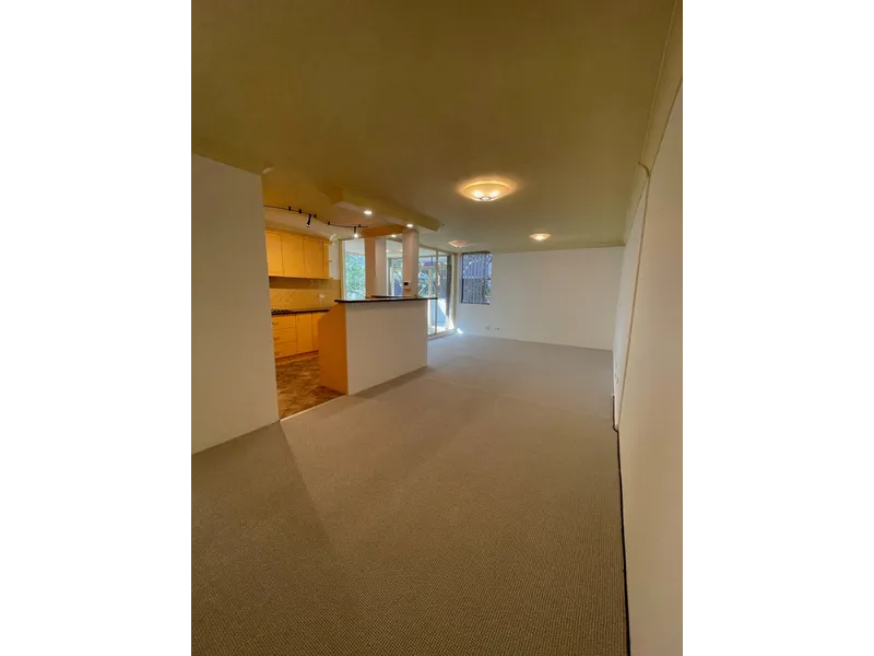 SPACIOUS  APARTMENT IN THE HEART OF BONDI JUNCTION!