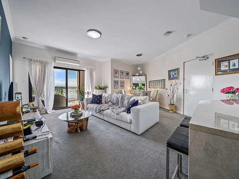CENTRAL LIVING APARTMENT LIFESTYLE!