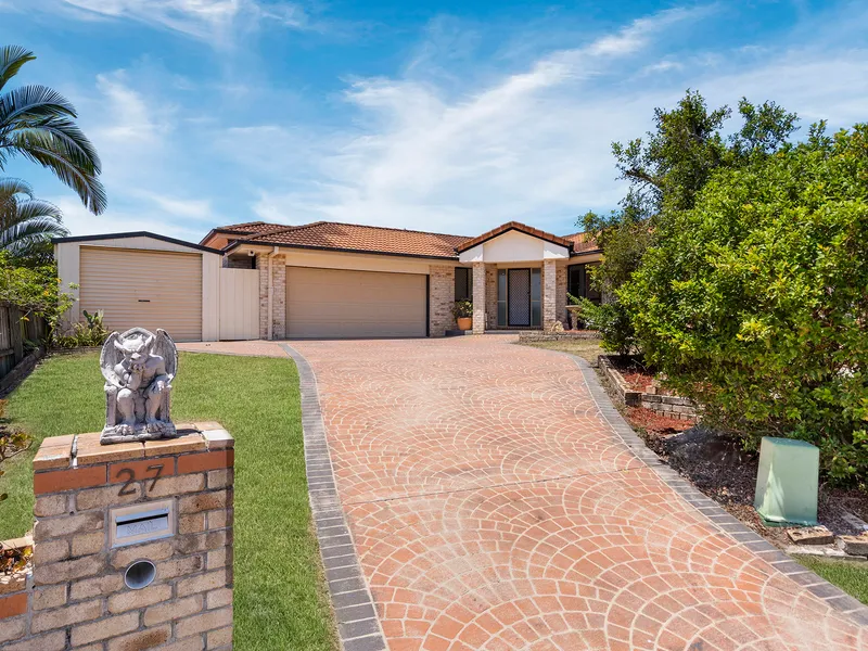 Your Dream Home in Stretton College Catchment!!