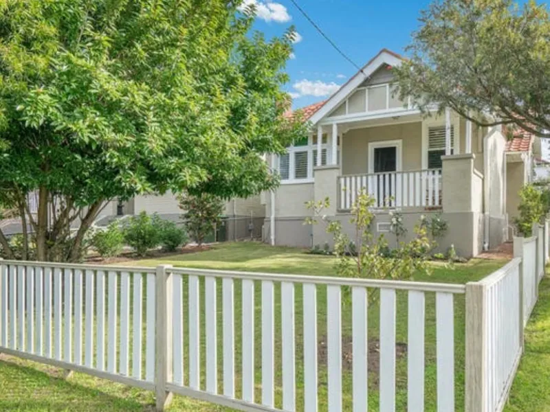 White picket living in the quiet area of Mayfield - 4 bed, 2 bath with ducted air con, garage plus carport