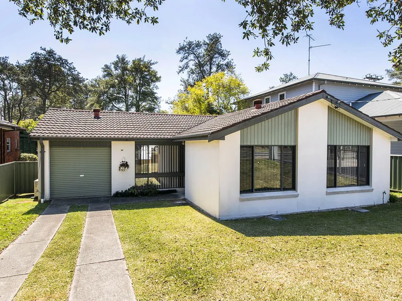 Friendly family fenced yard, close to transport