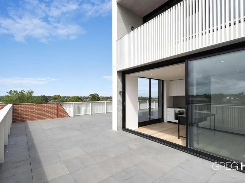 Bayviews from  very large balcony!