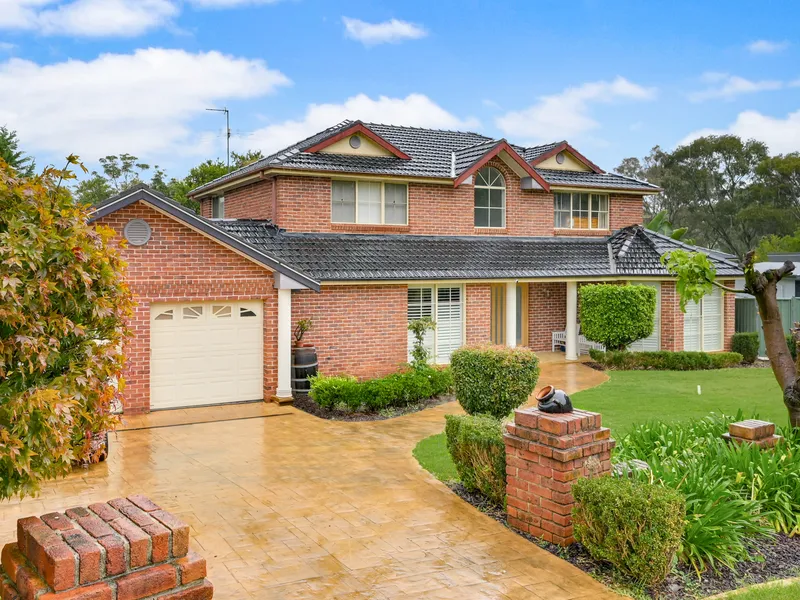 Spacious Family Home with Pool