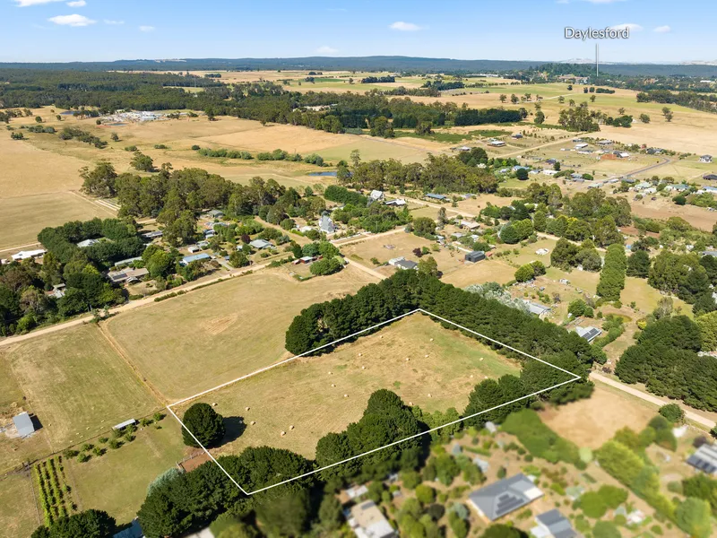 3.89 Acre Level Vacant Allotment 5 minutes to Daylesford