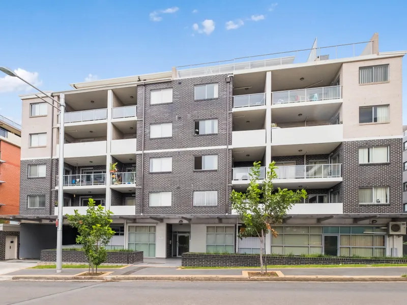 OWNER MUST SELL   Ground floor apartment for sale