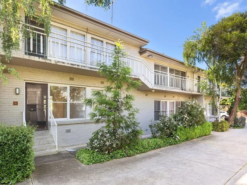 LEASE BREAK- TAKE OVER - Prime location in Hawthorn