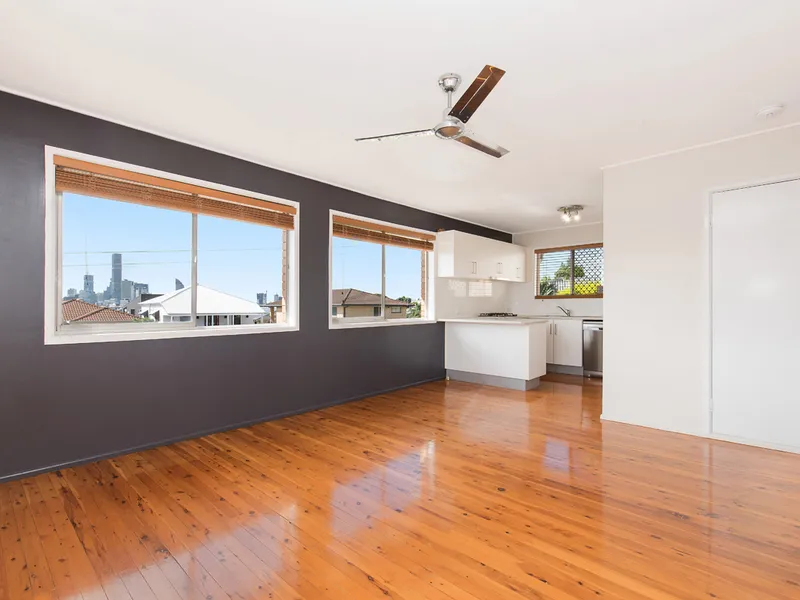 FABULOUS CITY VIEWS - CAN'T BEAT THIS POSITION -