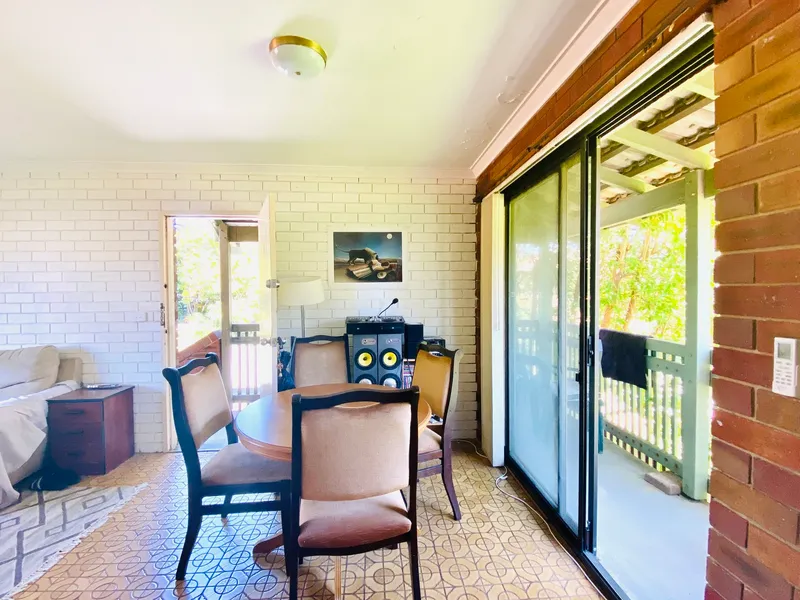Parkland Hideaway in the Heart of Leedy