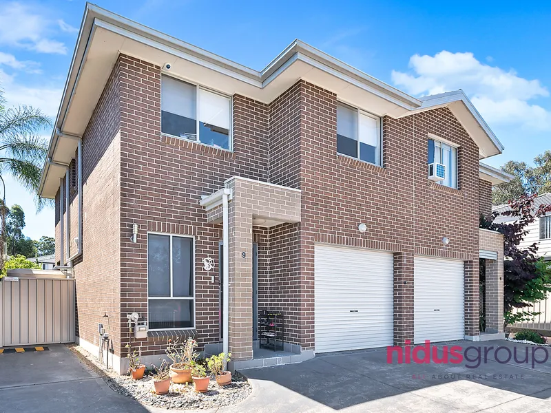Stunning Family-Sized residence set within walking distance to Rooty Hill Station