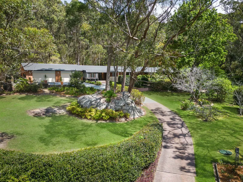 Generously proportioned family acreage