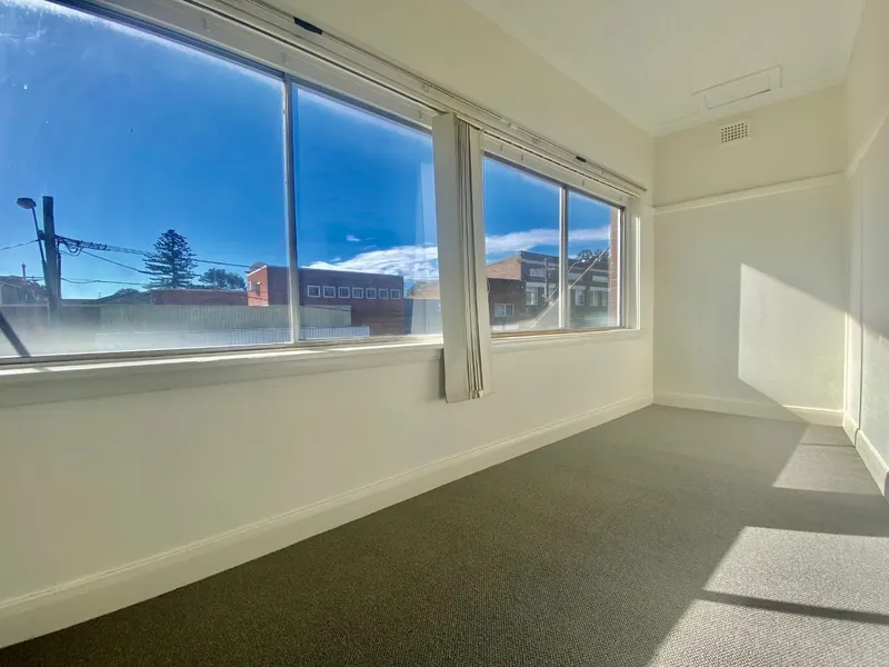 Sunny One Bedroom Apartment With Study