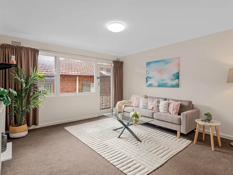 Boutique Complex of Six, Positioned in Tree Line Street