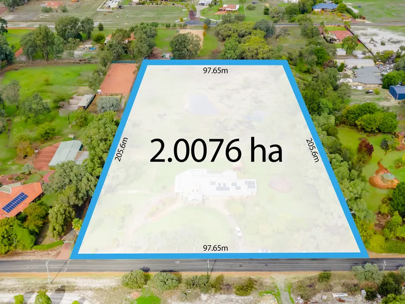 EXQUISITE FAMILY CHARM, CHARACTER AND COMFORT!