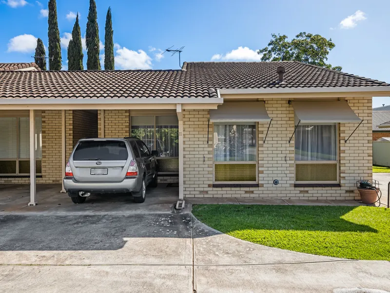 For the buyers looking for an immaculate unit in a prime location, this one is highly recommended.