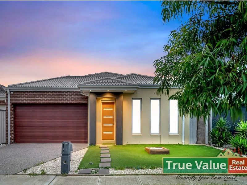 Family home in sought after location of Truganina close to schools, medical center, shops and transport!!