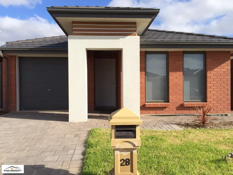 3 Bedrooms, 2 Living