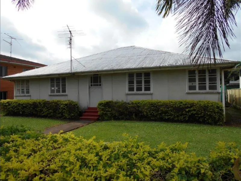 3 BEDROOM HOME - ALL CONVENIENCES AT YOUR DOORSTEP!