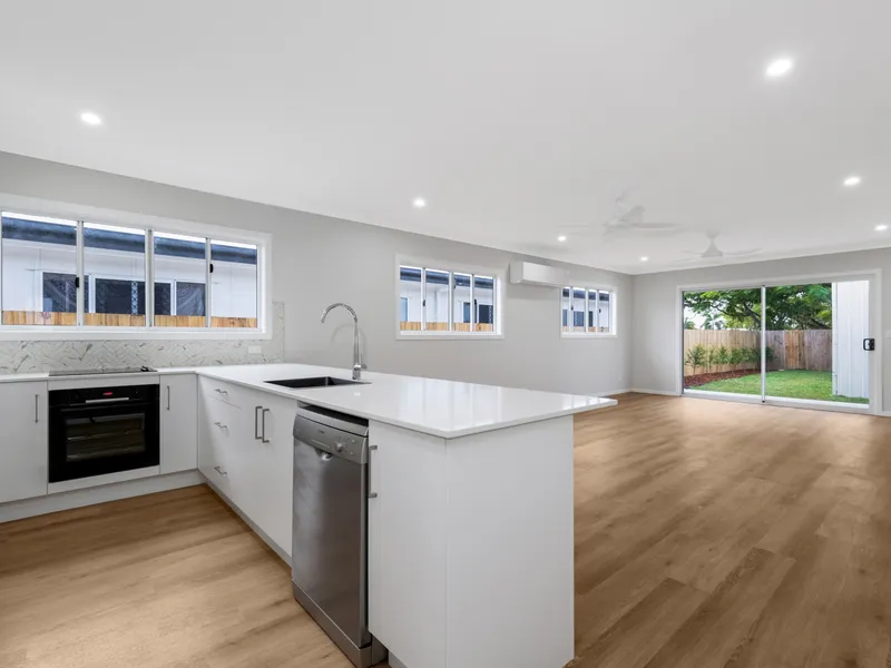 BREAK LEASE - Brand New Home with a 9x9 m Shed!