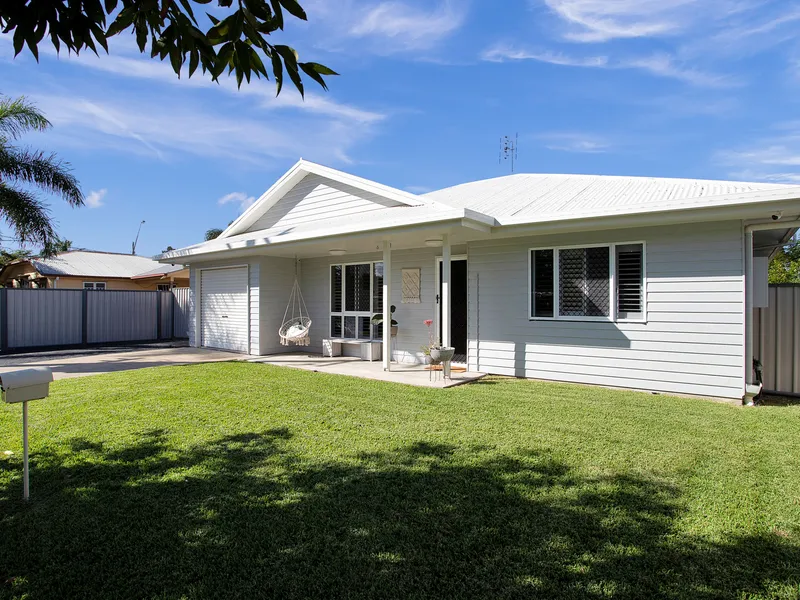 Sweet & Charming House Centrally Located!
