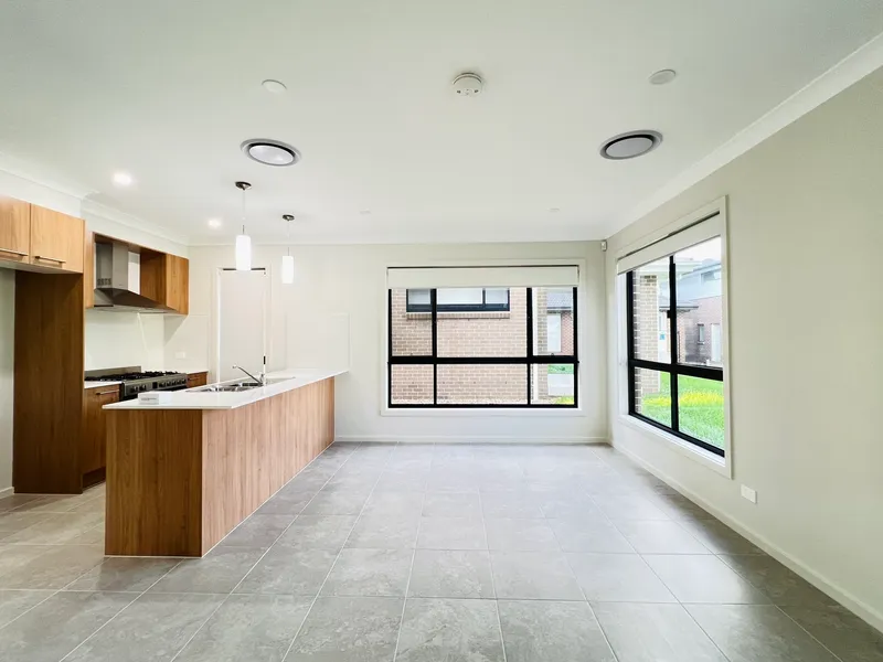 Kitchen Island & Bathtub & 1 Enclosed Car Parking and 1 Open Car Space & Brand New Condition