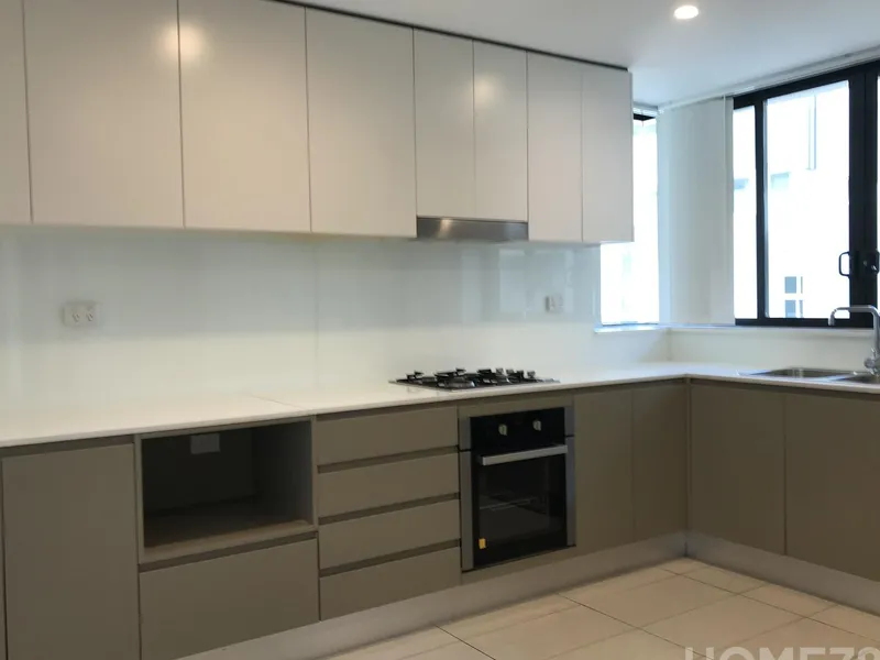 MODERN 3 BEDROOM APARTMENT NEXT TO WOOLWORTHS AND CANTERBURY STATION