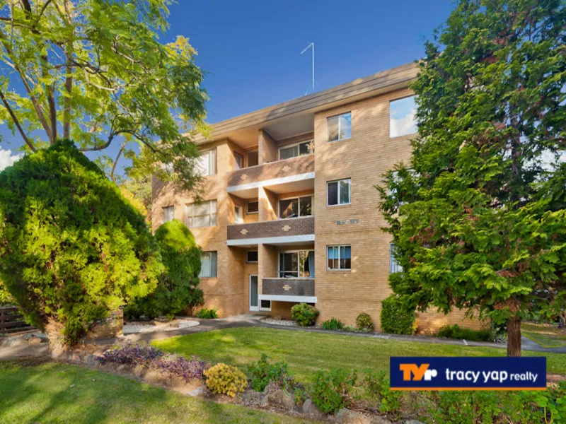 Freshly Painted Two Bedroom Unit In Great Location