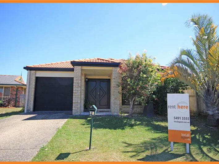 BRIGHT AND AIRY HOME WITH AIR CONDITIONING