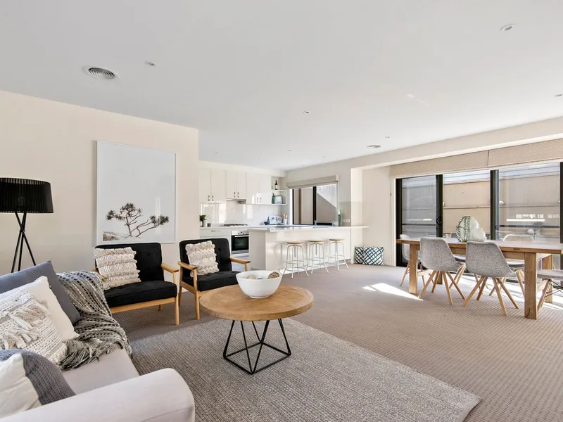 Perfect Position by the Bay!