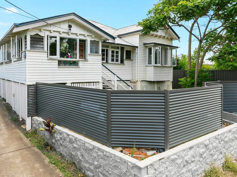 Bring Your Paint Brush & Hammer and Profit, Owner says SELL