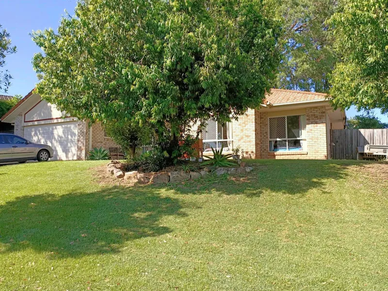 Large 4 Bedroom Home with Two Living Areas