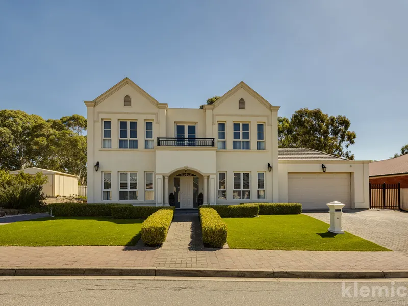 A very impressive double gabled Georgian style five bedroom home backing onto beautiful Thorndon Park on a large block of 709sqm (approx.).