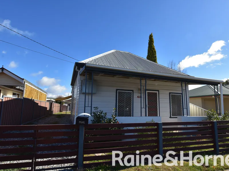 Close to town with a Hugh Double Garage