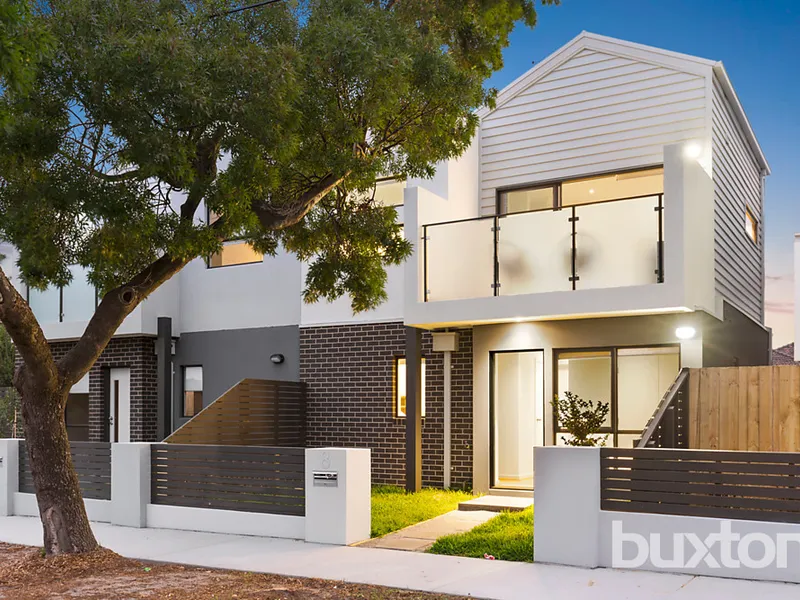 Neat townhouse! *Open Monday 17 October 5:15-5:30pm*