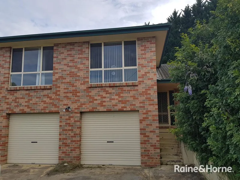 Just on the outskirts of Berry - Large Family Home