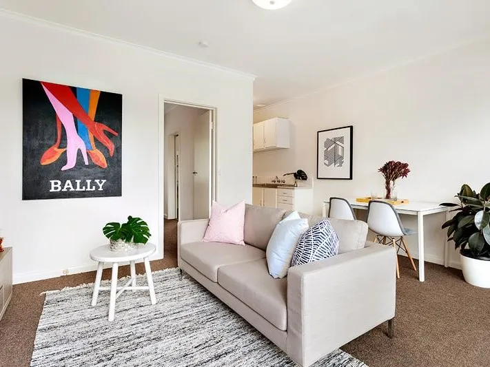 A Fancied Favourite In The One-Bedroom Stakes