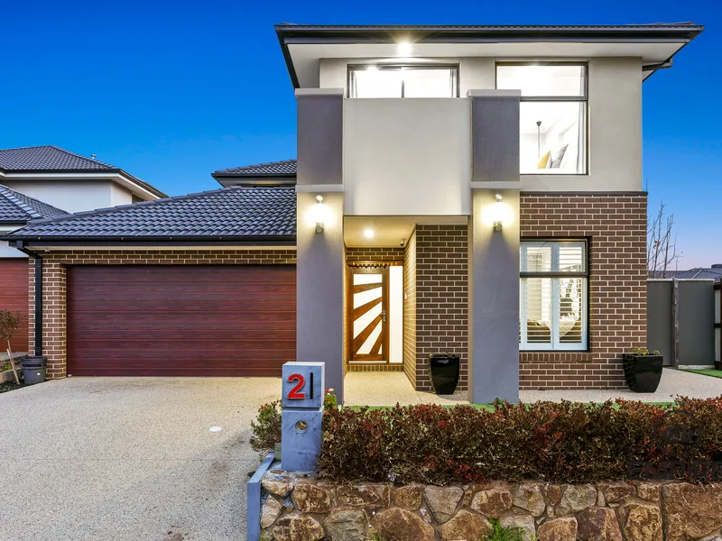 Deluxe Family Home in Prime Location! Wetlands Facing!