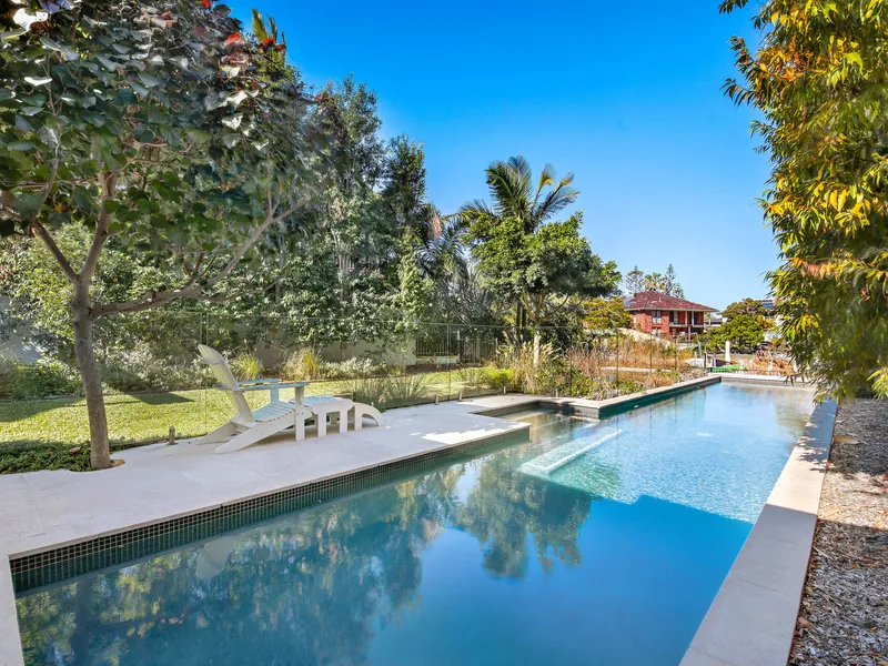 SENSATIONAL AS NEW WATERFRONT ENTERTAINER - TSS