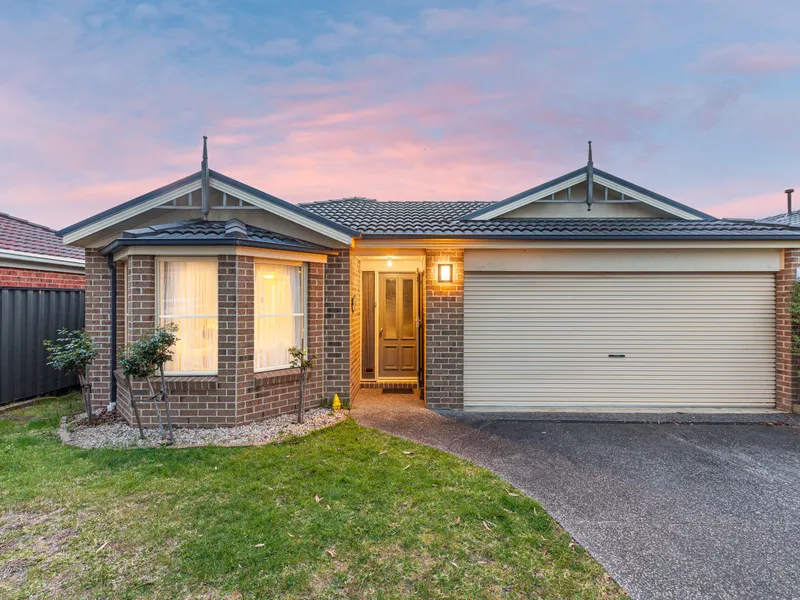 CONTEMPORARY LIVING IN CARDINIA LAKES