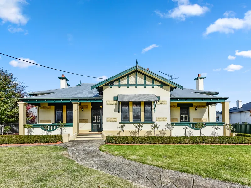 CENTRAL BUNGALOW OF EXCELLENT PROPORTIONS