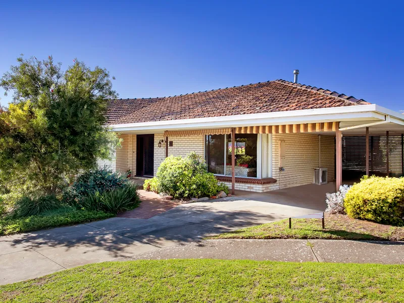 Untap the potential of a neat, tidy and tightly held home with an ocean glimpse…