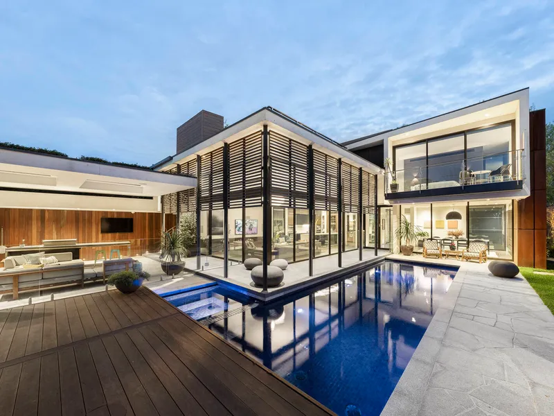 State Of The Art Luxury With CBD Views Opposite Harleston Park