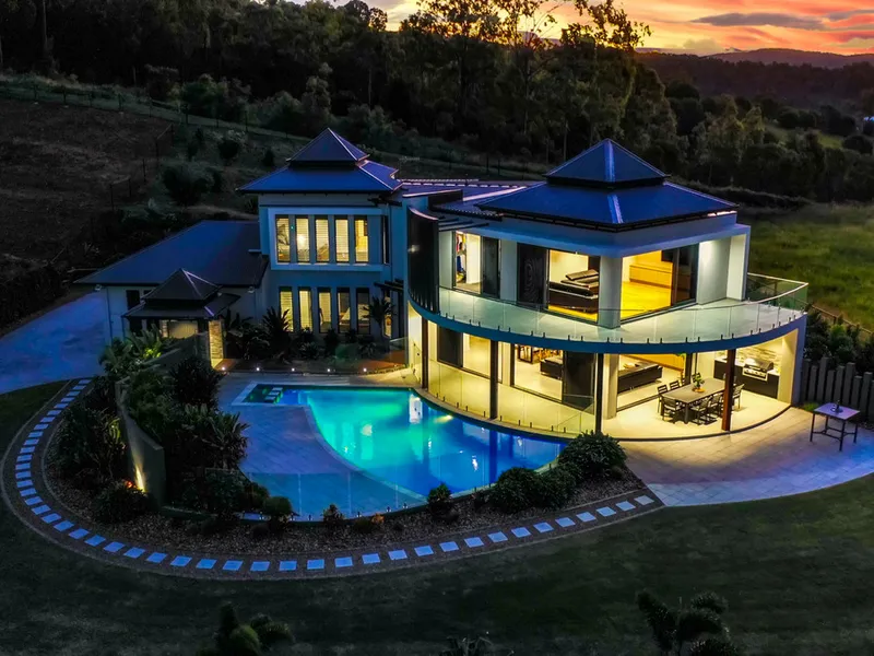ACREAGE MASTERPIECE WITH FIVE-STAR ALFRESCO