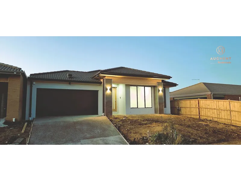 BRAND NEW HOUSE WITH LUXURY ENCLUSIONS PACK YOUR BAGS AND MOVE INTO THIS MASTERPIECE !!!
