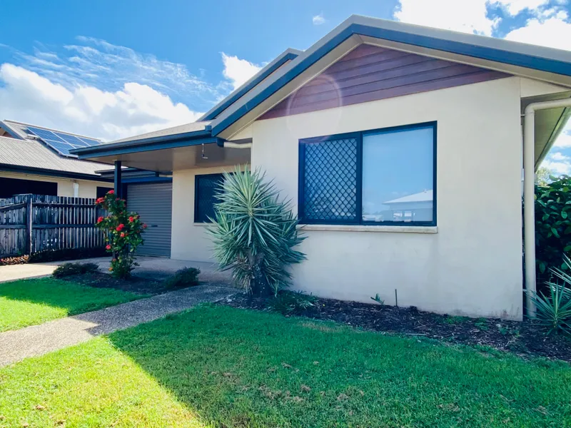 Fully Air conditioned, 3 Bed, 1 Bath, Handy Andergrove Location