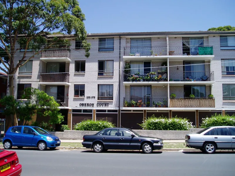 SPACIOUS TWO BEDROOM APARTMENT WITH A COASTAL SETTING