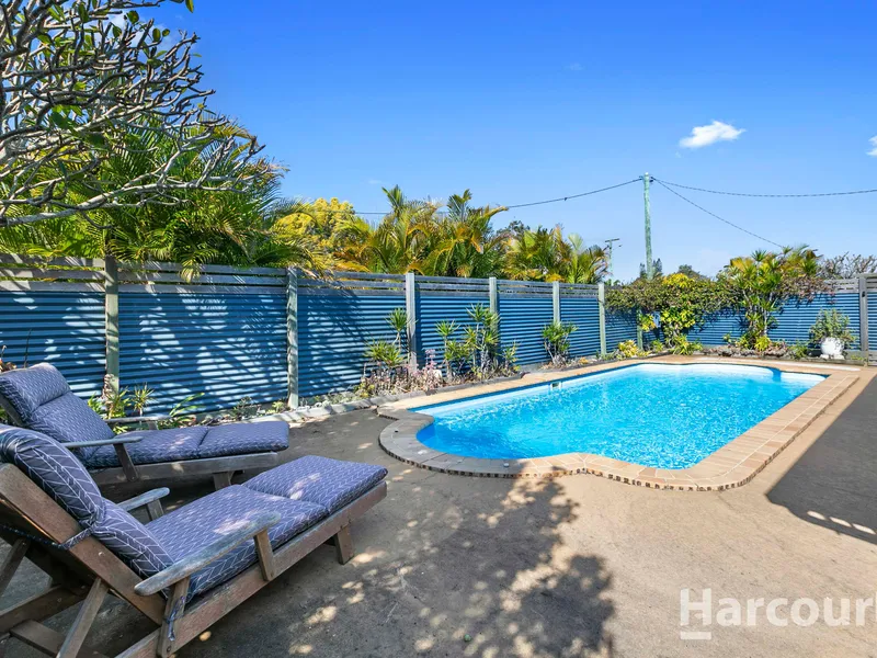 Beach Style Home with a Pool - Just 480m to the Esplanade!