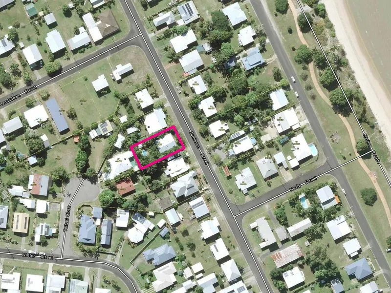 Beautifully presented 2b/r beachside home, close to the beach