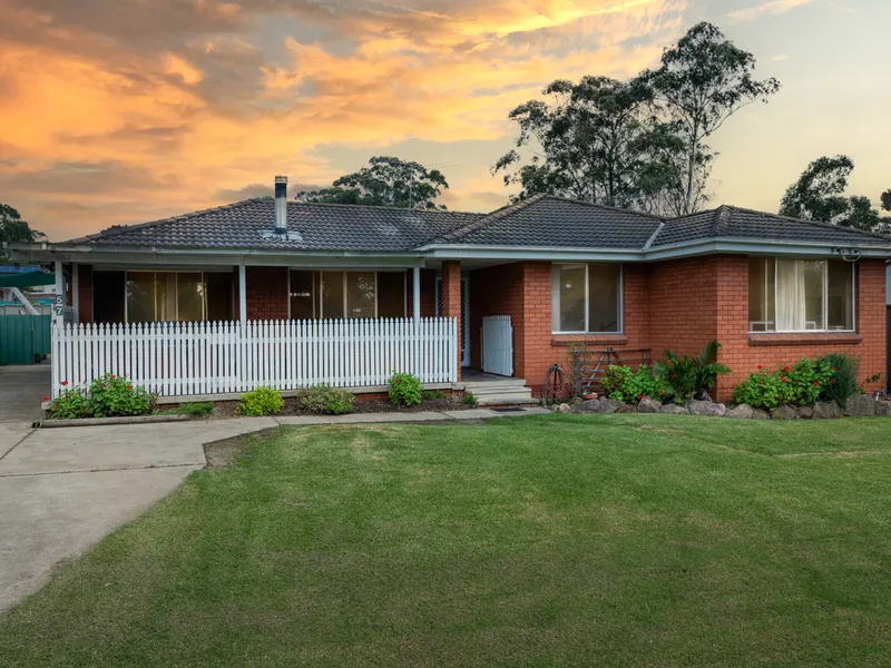 FAMILY BRICK HOME+ 1012SQM + 900 METERS TO MT DRUITT TRAIN STATION!